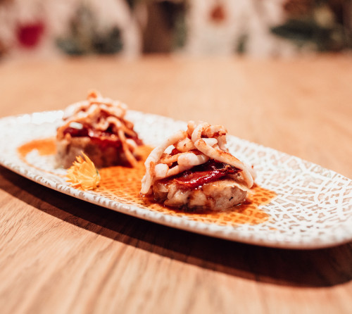 Manitas de cerdo deshuesadas con chipirón y jamón
